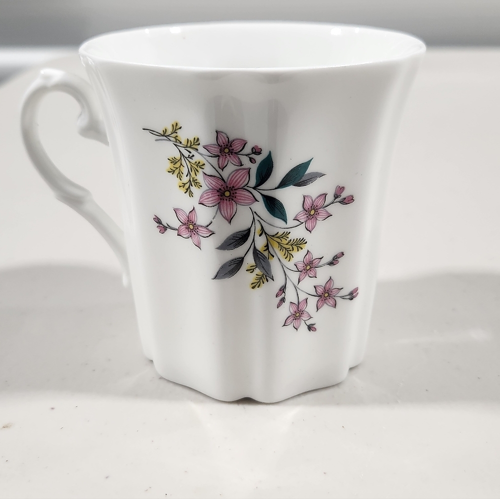 Elegant White Bone China Floral Teacup - Pink Flower Accent